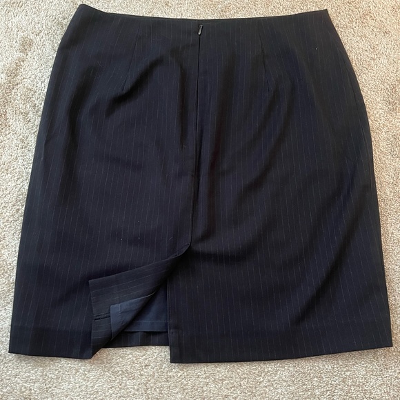 Banana republic pinstripe skirt suit size 10 - Picture 3 of 5